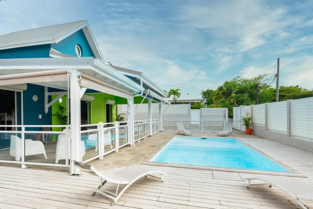 Villa De Standing Avec Piscine Au Gosier ル・ゴジエ エクステリア 写真